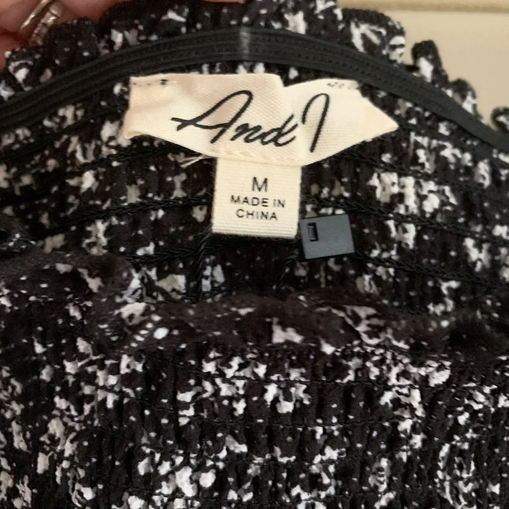 𝅺Off The Shoulder Floral Top - Picture 5 of 7